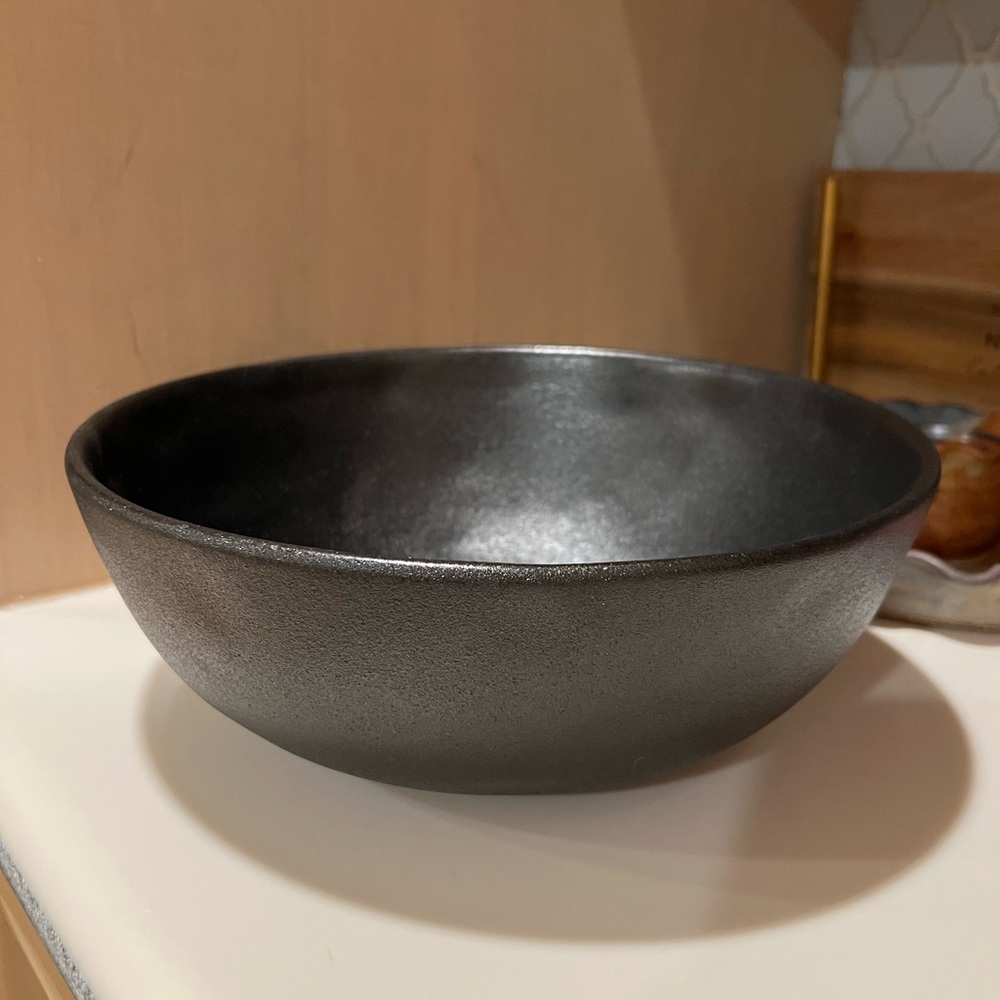Large ceramic black bowl and 3 small bowls by Thomasville-new condition